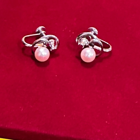 Mikimoto Silver and White Pearl Earrings
925 silver made - Picture 1 of 14
